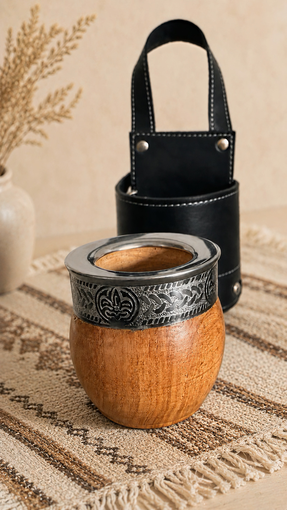 Mate imperial de algarrobo con virola de acero con diseño